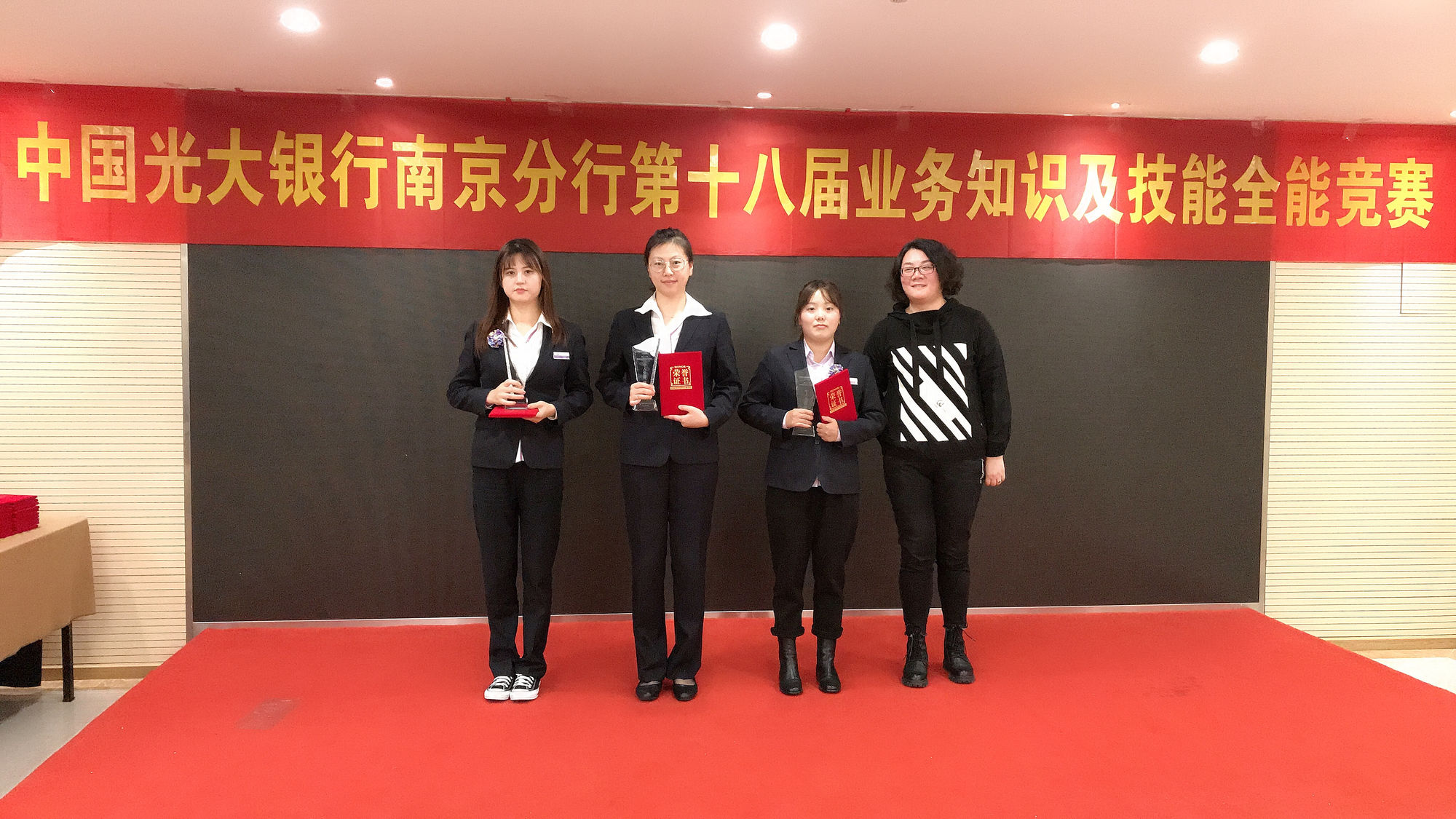 2017中国工商银行四川分行校园招聘240人公告（10月21日报名）