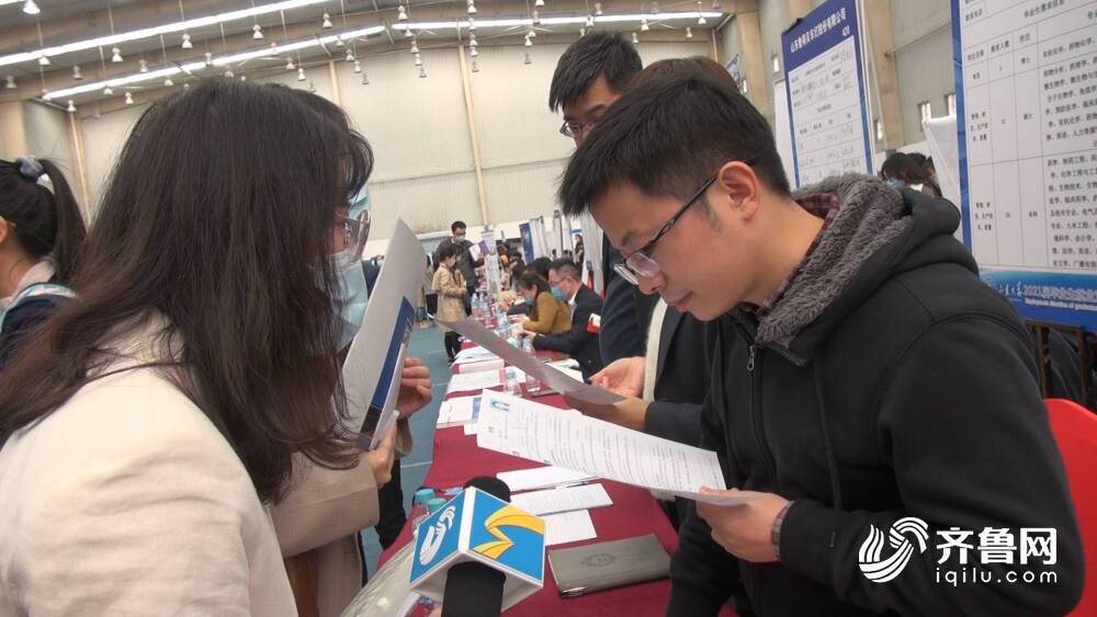 成都市双流区人社局送上“敬业正直热情服务、廉明高效为企解忧”