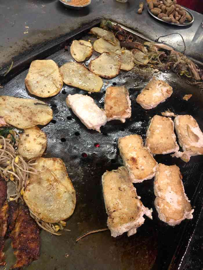 都江堰热辣辣的火锅：让我们举起爱情的双桨划向幸福的红海