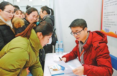 山西晚报记者探访太原市春季就业市场营销类岗位缺口大