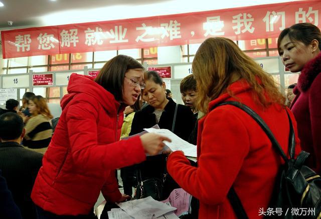 黑水县2023年对口帮扶秋季就业专场招聘会在芦花新天地举行